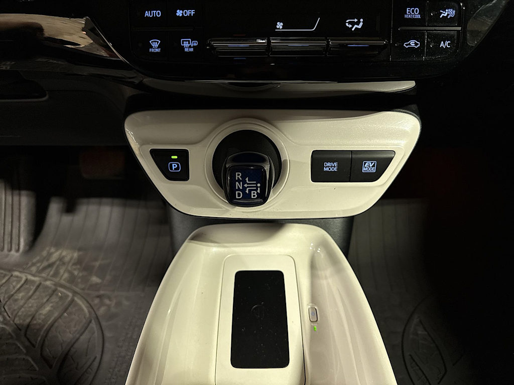 Thumbnail: 2016 Toyota Prius - 11
