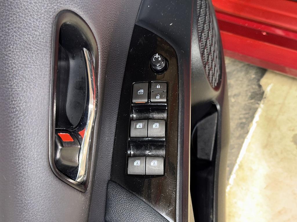 Thumbnail: 2016 Toyota Prius - 26