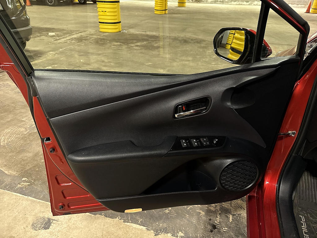 Thumbnail: 2016 Toyota Prius - 30