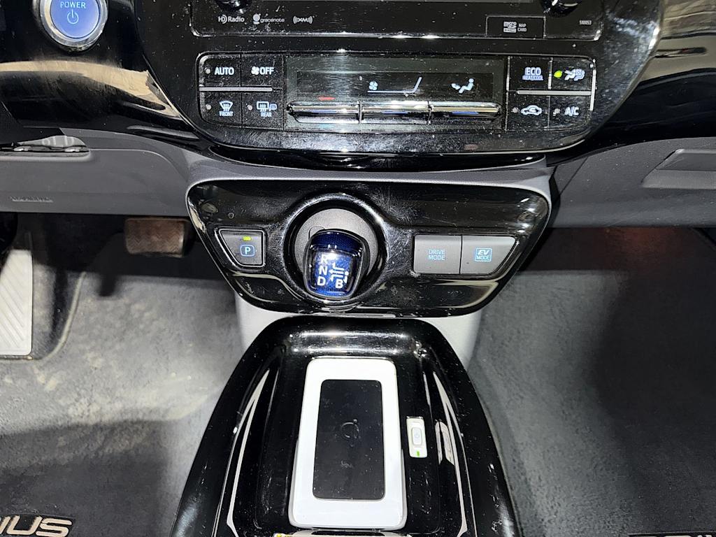 Thumbnail: 2016 Toyota Prius - 32