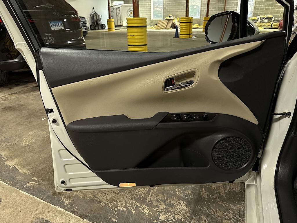 Thumbnail: 2016 Toyota Prius - 31