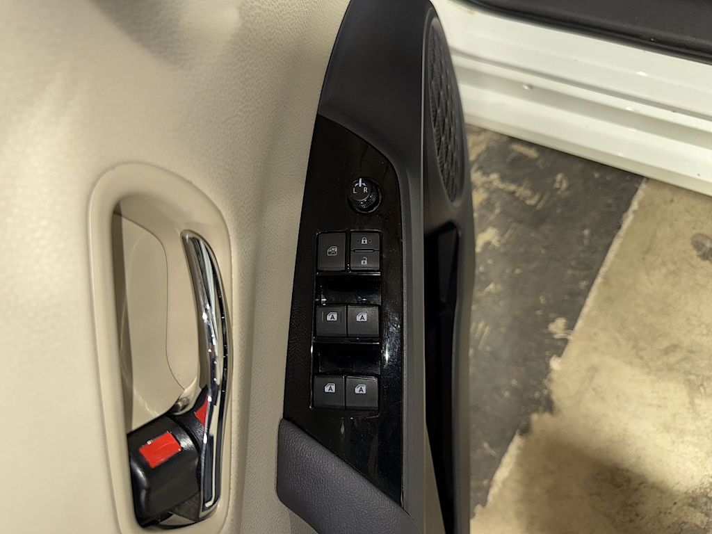 Thumbnail: 2016 Toyota Prius - 26