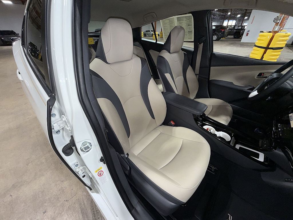 Thumbnail: 2016 Toyota Prius - 10