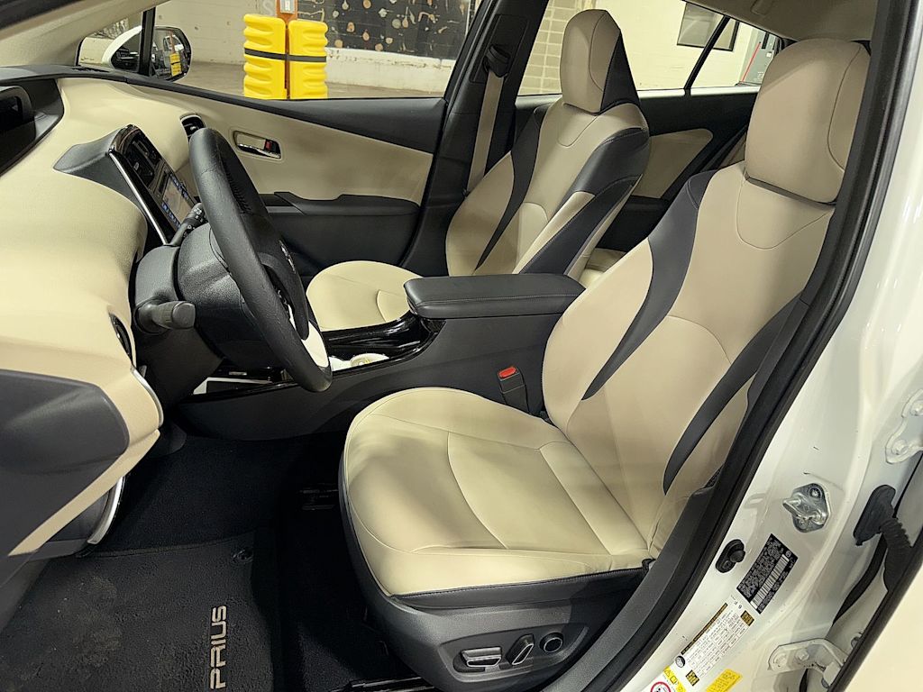 Thumbnail: 2016 Toyota Prius - 9