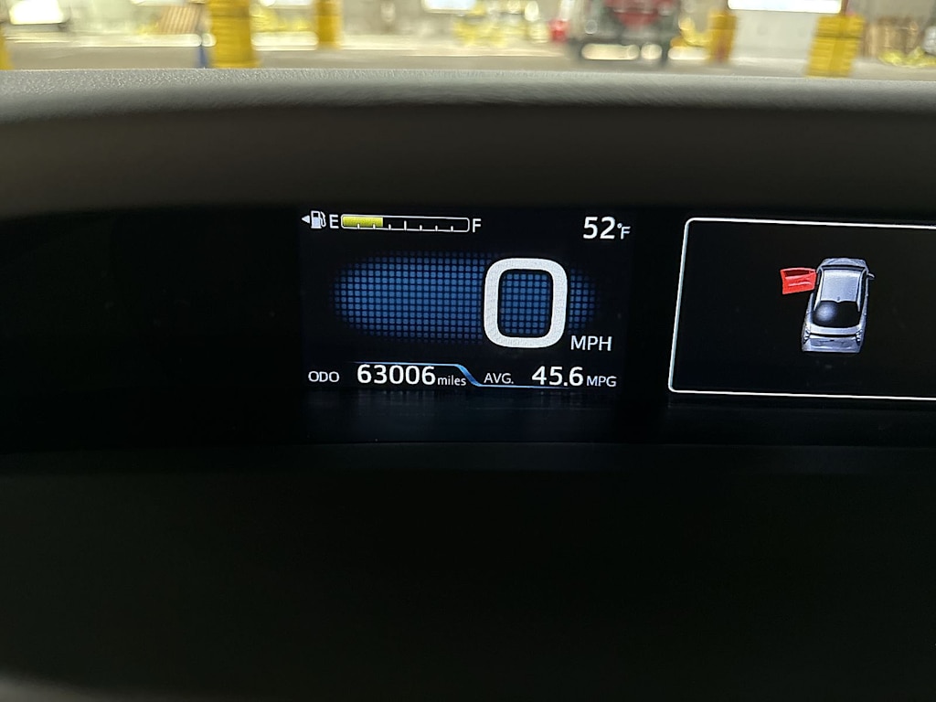 Thumbnail: 2016 Toyota Prius - 12