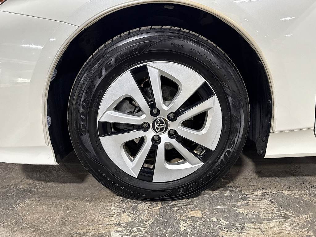 Thumbnail: 2016 Toyota Prius - 6