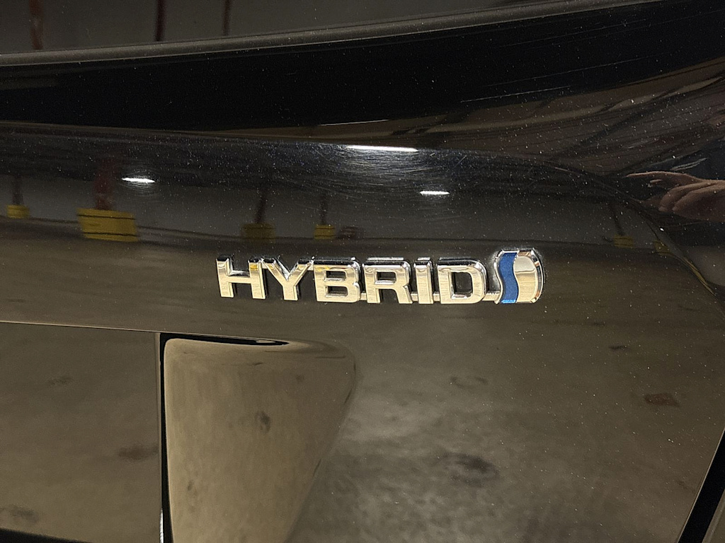 Thumbnail: 2018 Toyota Prius - 23
