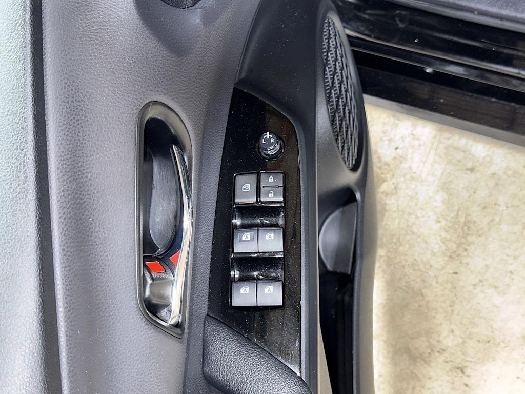 Thumbnail: 2018 Toyota Prius - 6