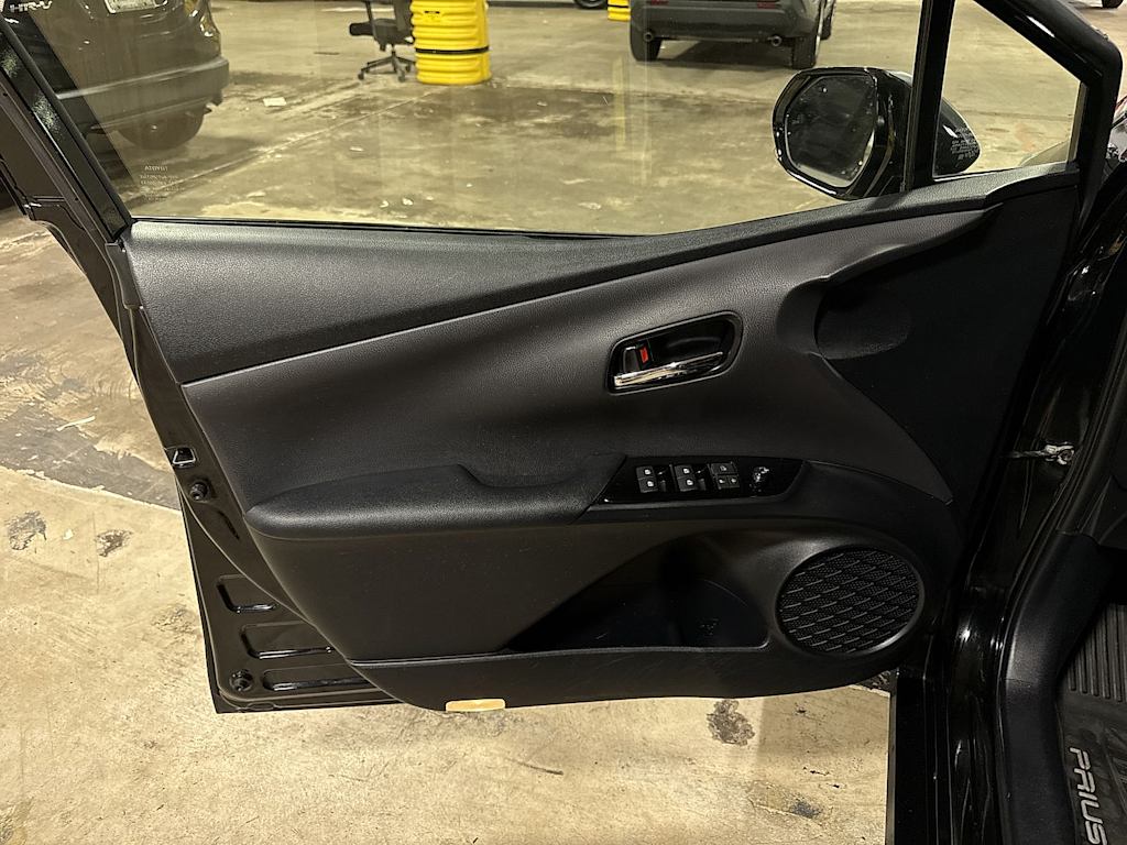 Thumbnail: 2018 Toyota Prius - 25