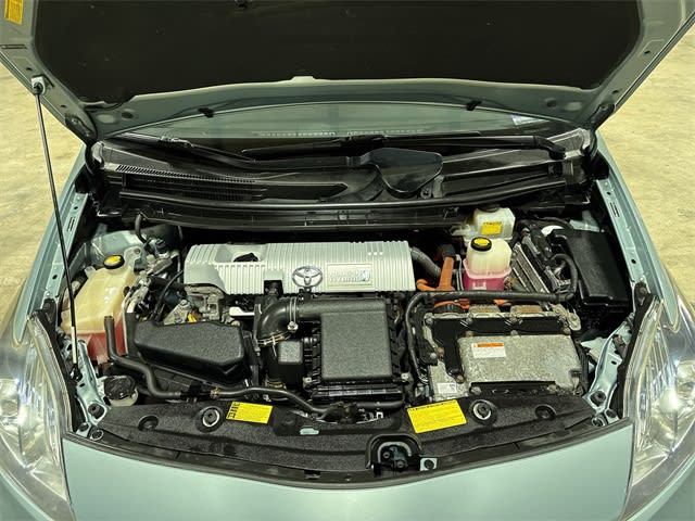 2012 Toyota Prius Plug-in 8