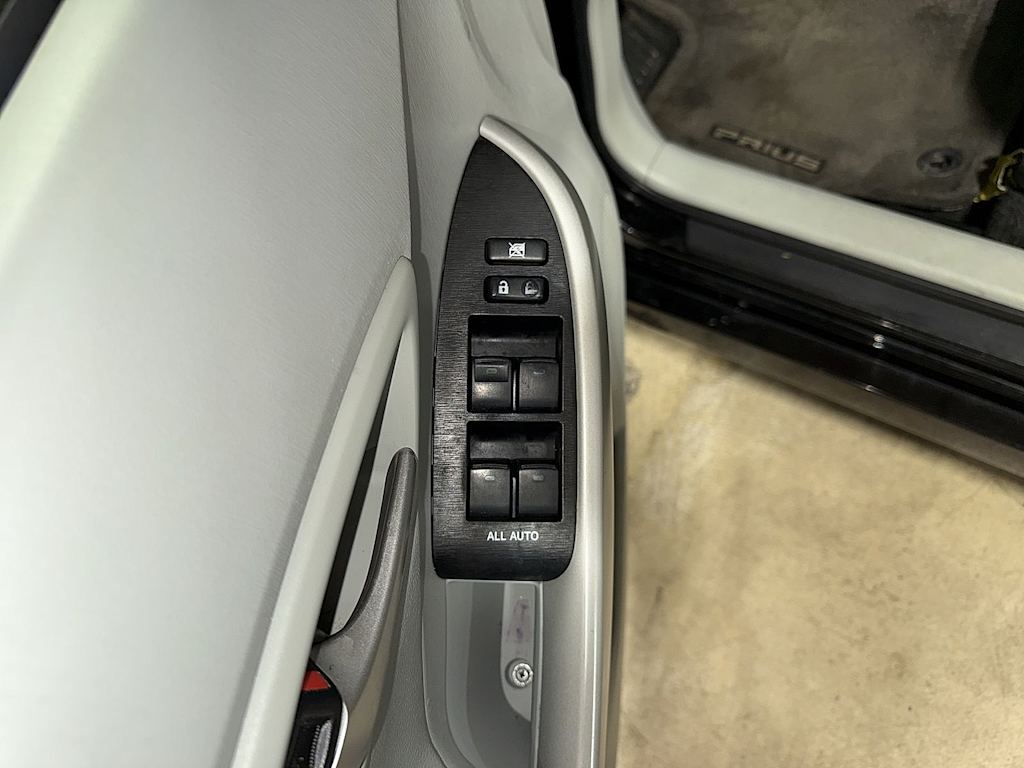 Thumbnail: 2012 Toyota Prius - 25