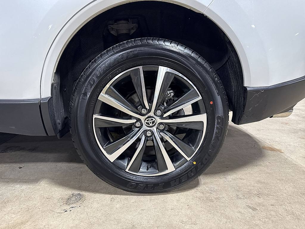 Thumbnail: 2023 Toyota Venza - 7