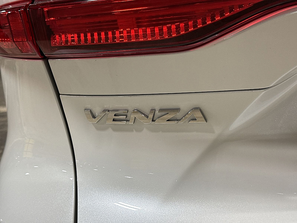 Thumbnail: 2023 Toyota Venza - 6