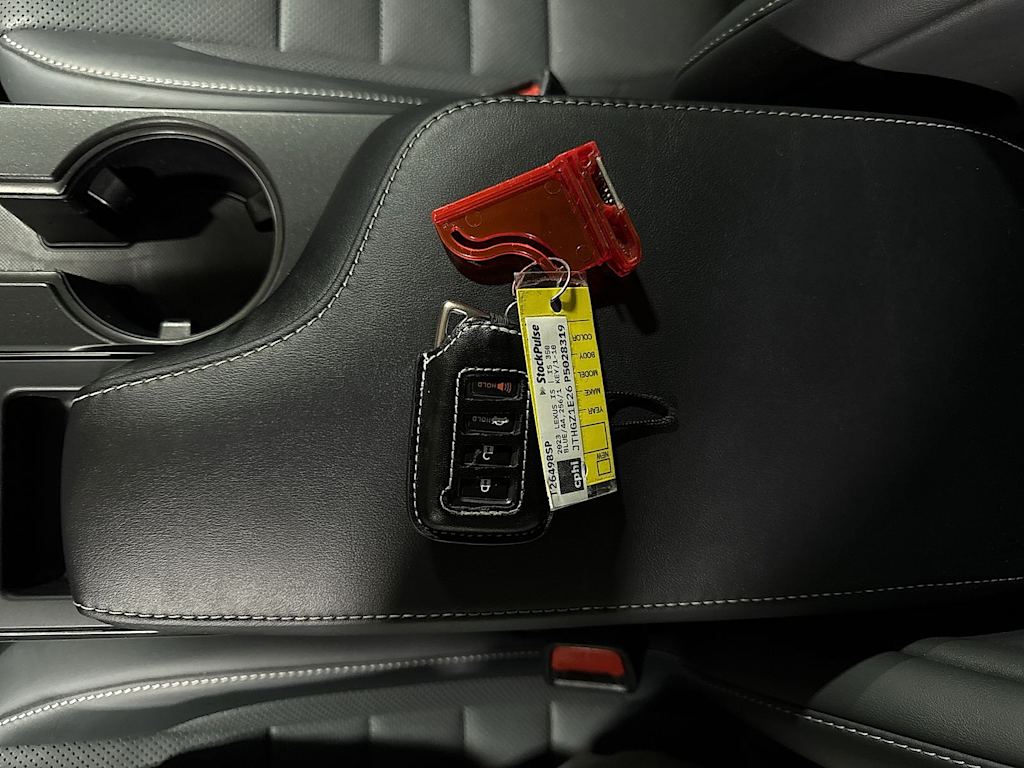 Thumbnail: 2023 Lexus IS - 32