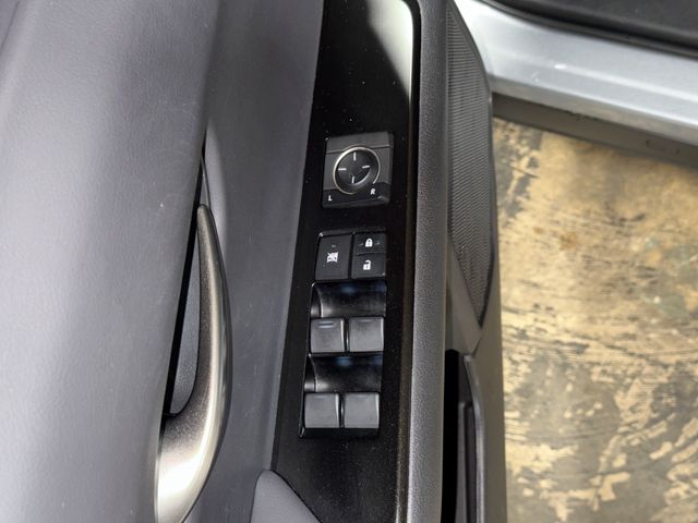 Thumbnail: 2023 Lexus UX - 25