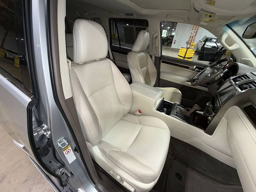 Thumbnail: 2019 Lexus GX - 10