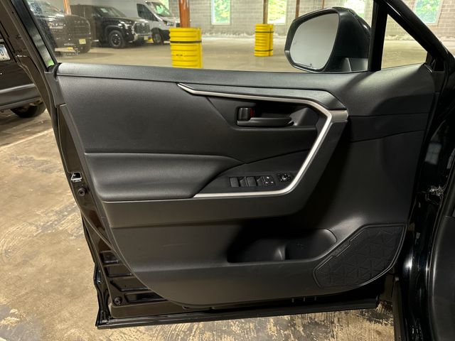 Thumbnail: 2021 Toyota RAV4 - 32