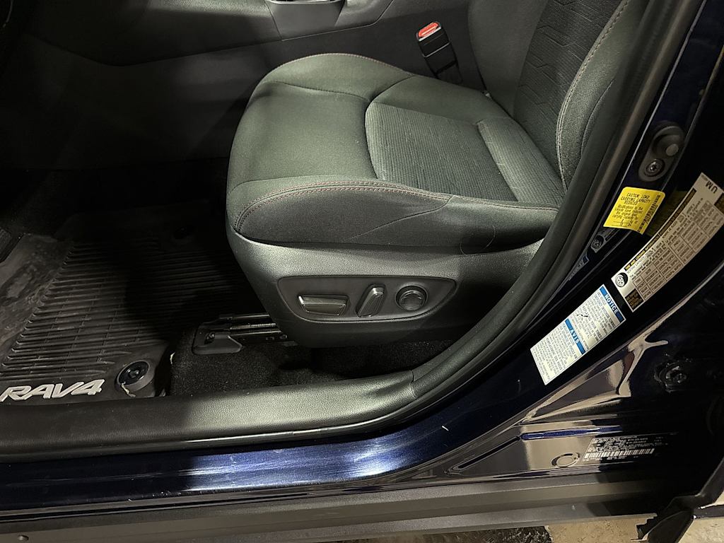 Thumbnail: 2021 Toyota RAV4 - 25