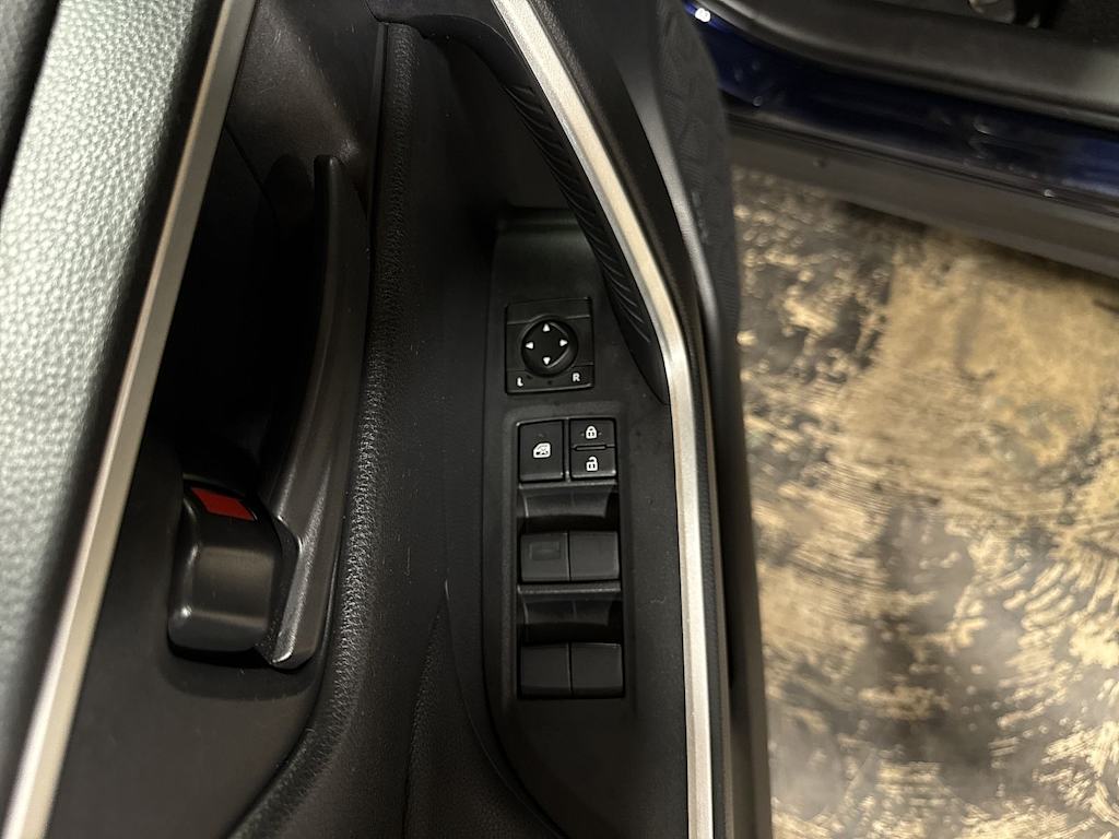 Thumbnail: 2021 Toyota RAV4 - 32