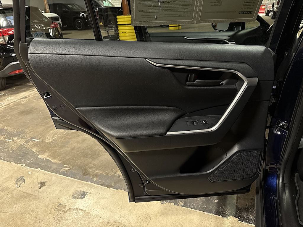 Thumbnail: 2021 Toyota RAV4 - 33