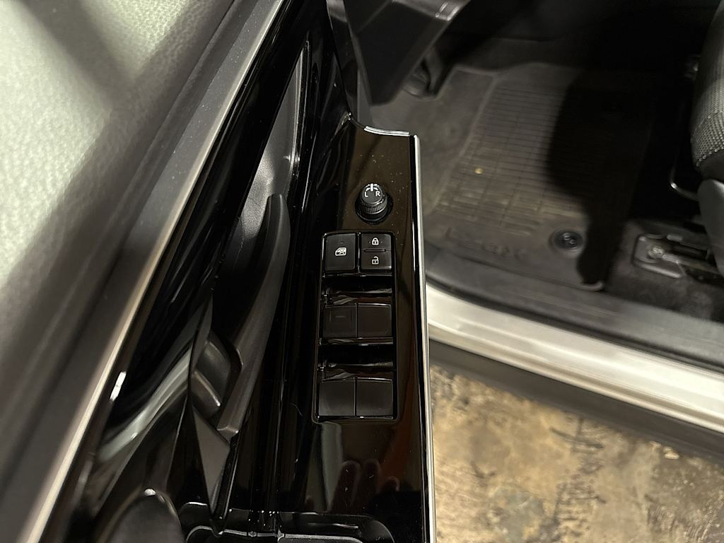 Thumbnail: 2023 Toyota bZ4X - 26