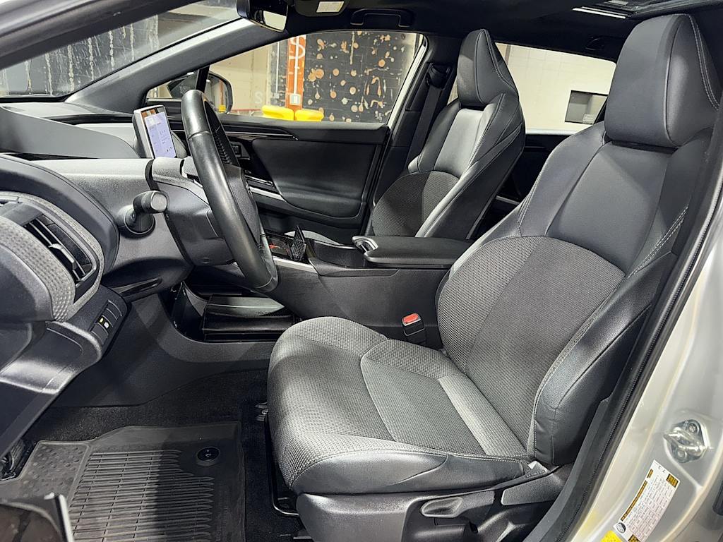 Thumbnail: 2023 Toyota bZ4X - 10