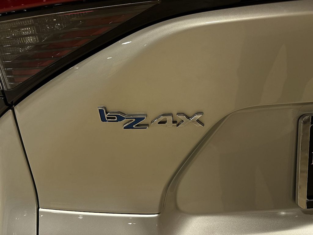 Thumbnail: 2023 Toyota bZ4X - 6