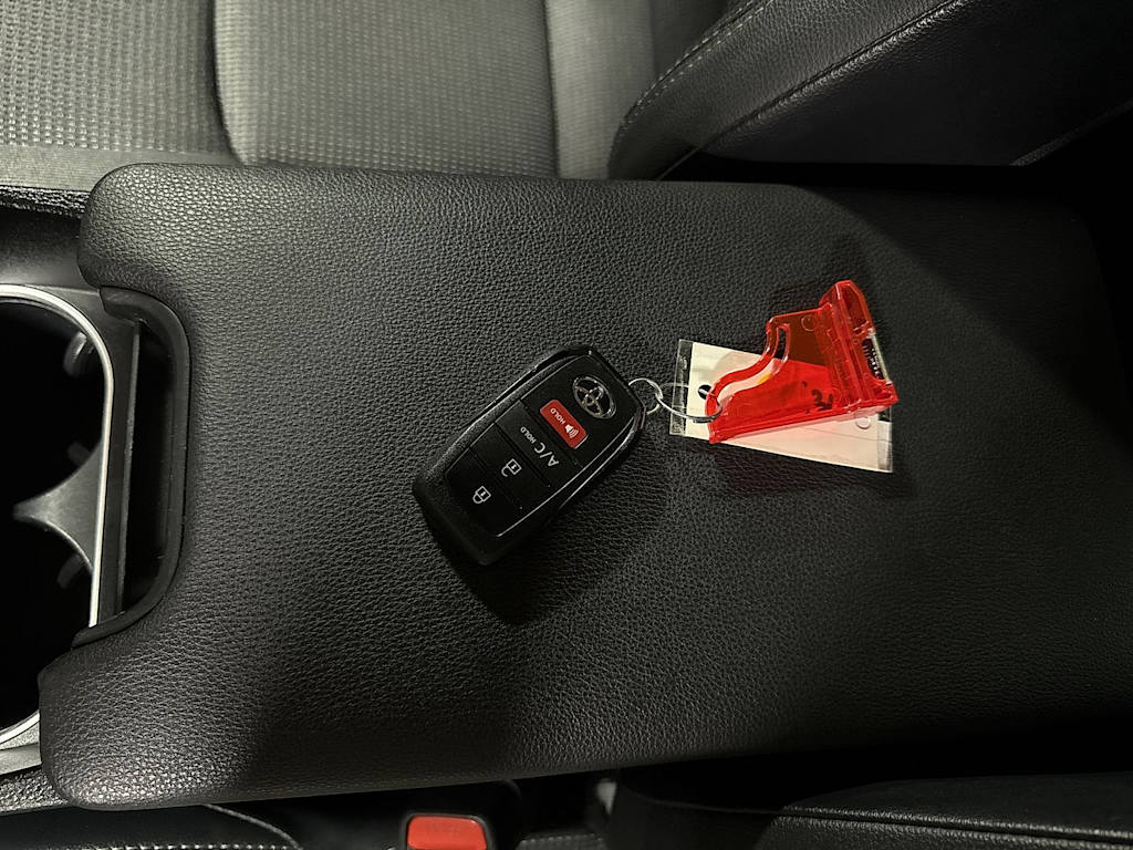 Thumbnail: 2023 Toyota bZ4X - 17