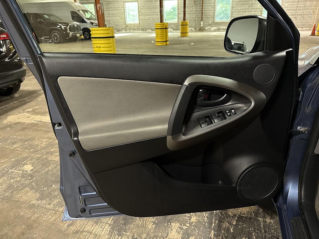 Thumbnail: 2009 Toyota RAV4 - 29