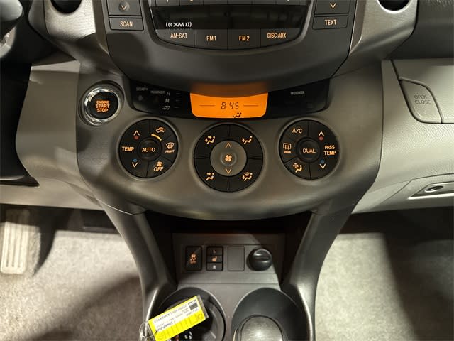 Thumbnail: 2010 Toyota RAV4 - 14
