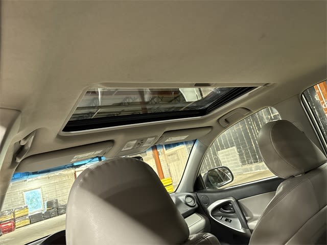 Thumbnail: 2010 Toyota RAV4 - 26