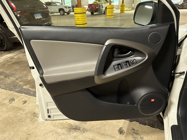 Thumbnail: 2010 Toyota RAV4 - 32