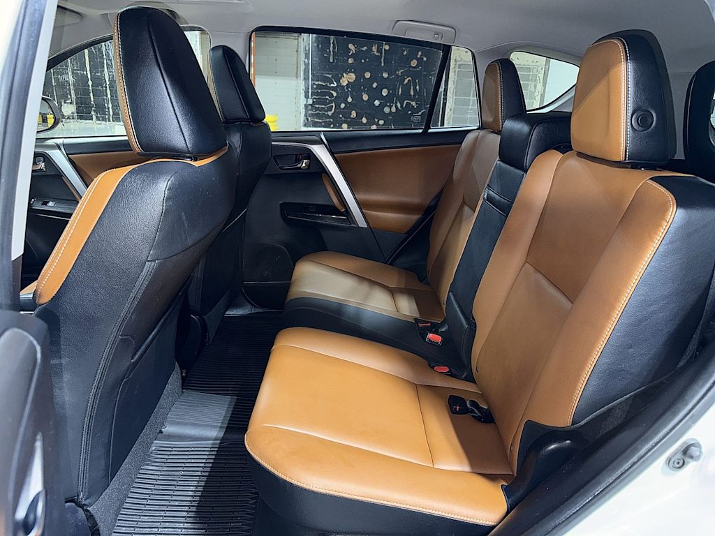 Thumbnail: 2016 Toyota RAV4 - 11