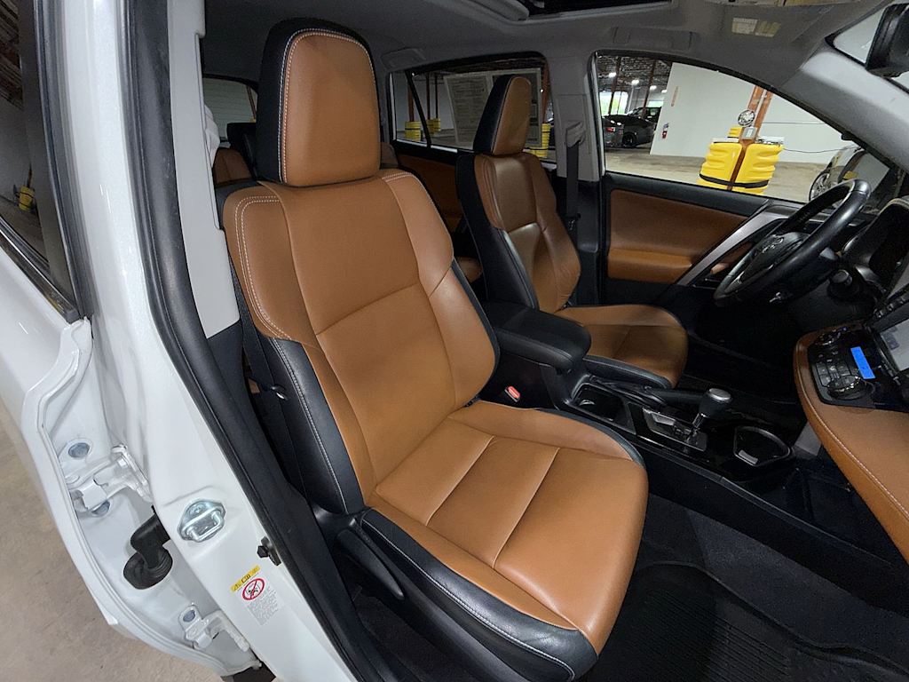 Thumbnail: 2016 Toyota RAV4 - 10