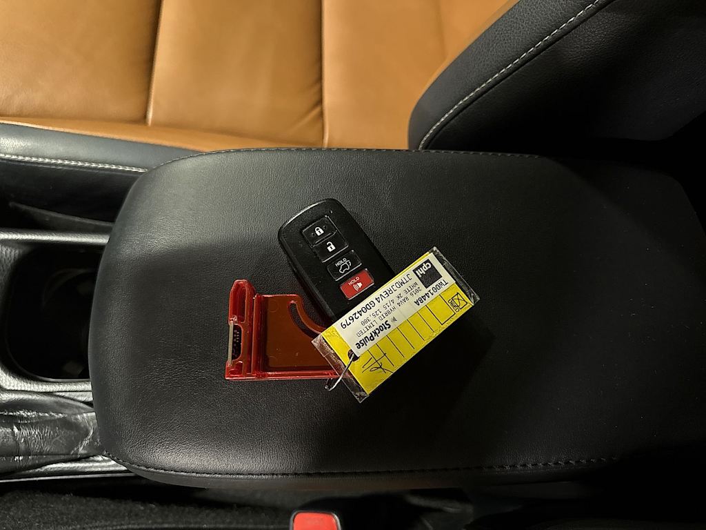 Thumbnail: 2016 Toyota RAV4 - 16