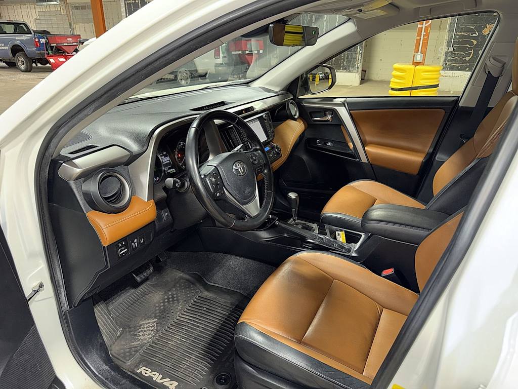 Thumbnail: 2016 Toyota RAV4 - 32