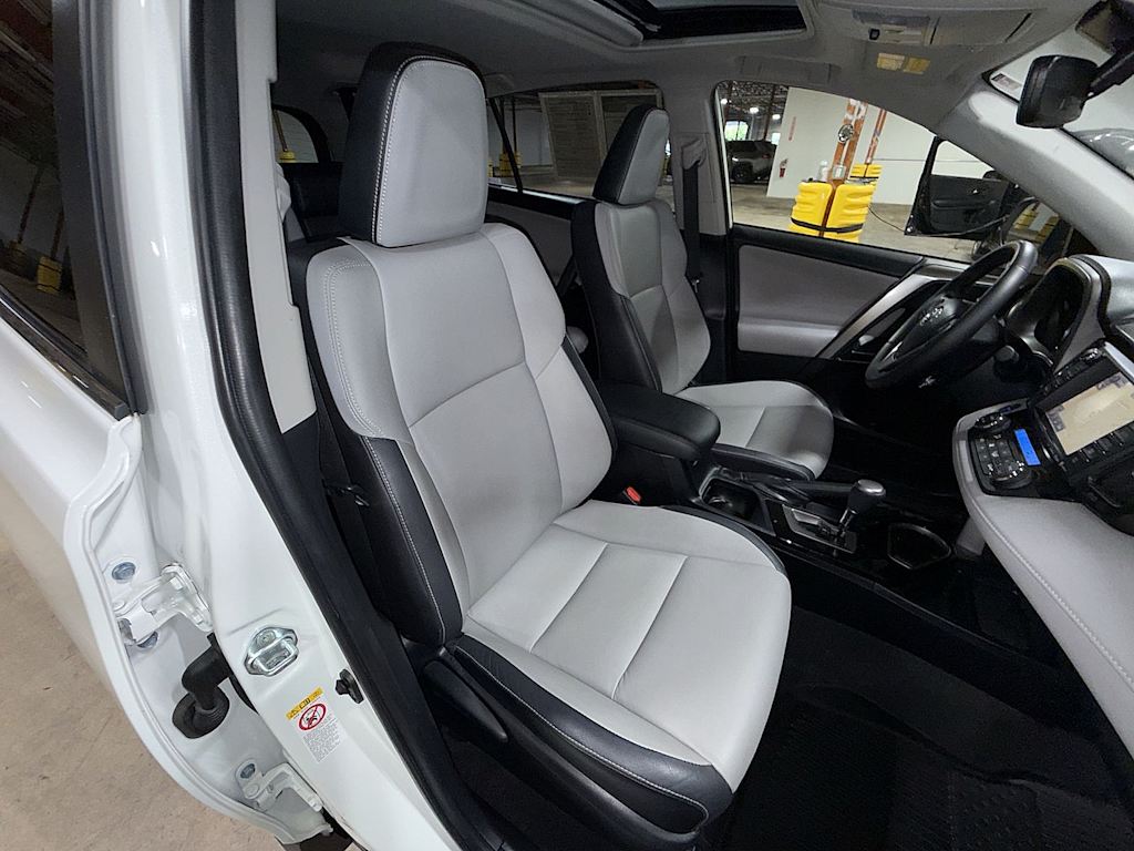 Thumbnail: 2016 Toyota RAV4 - 11
