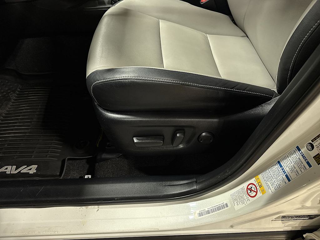 Thumbnail: 2016 Toyota RAV4 - 28