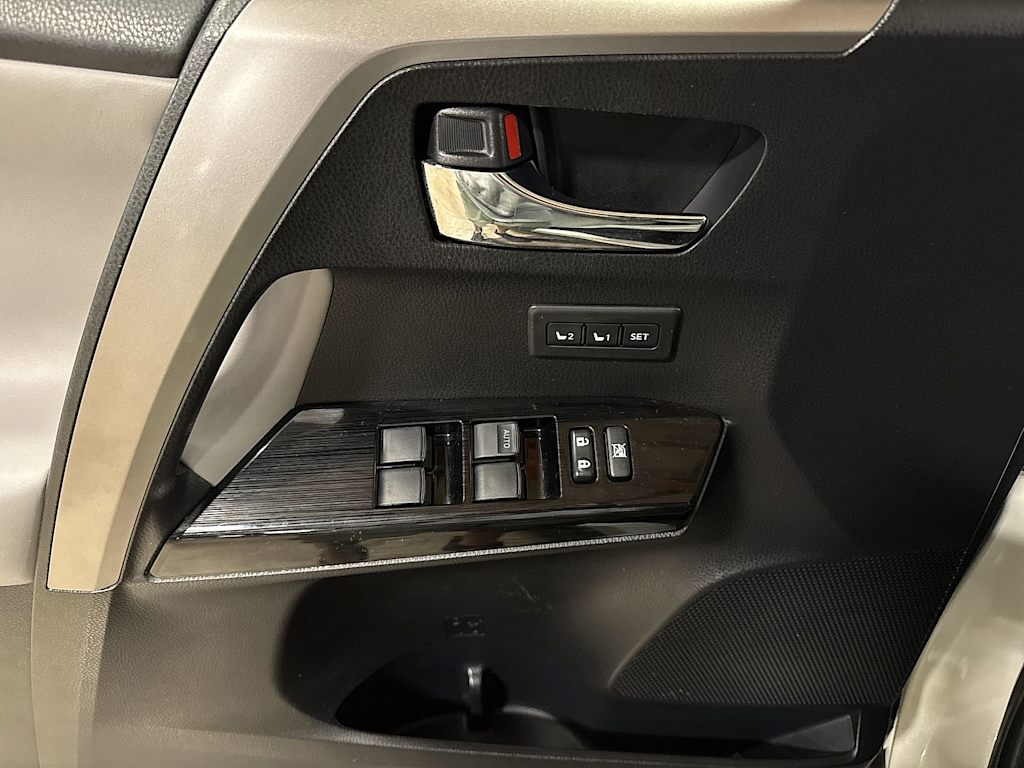 Thumbnail: 2016 Toyota RAV4 - 27
