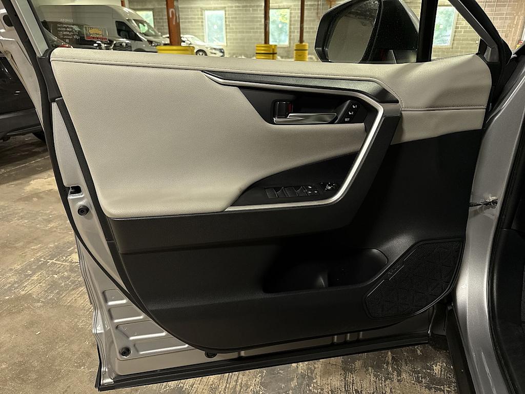 Thumbnail: 2019 Toyota RAV4 - 33