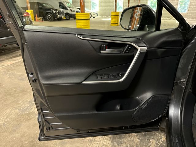 Thumbnail: 2019 Toyota RAV4 - 33