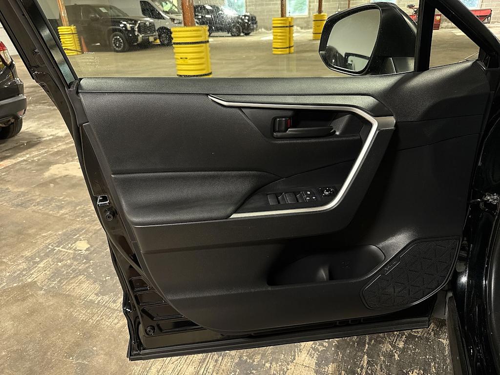 Thumbnail: 2022 Toyota RAV4 - 30