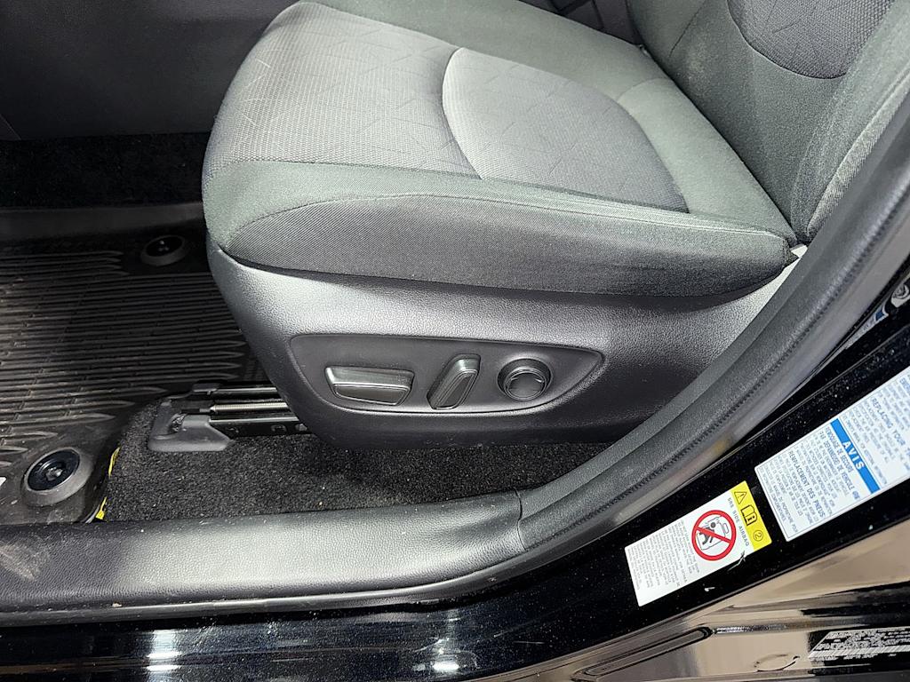 Thumbnail: 2019 Toyota RAV4 - 25