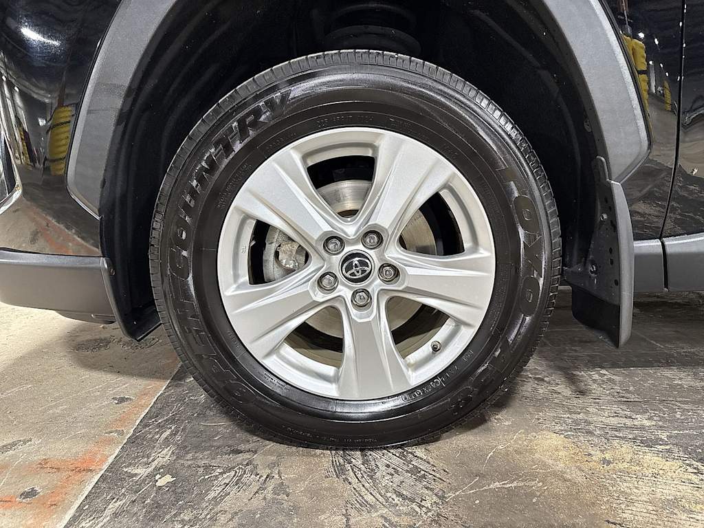 Thumbnail: 2019 Toyota RAV4 - 6