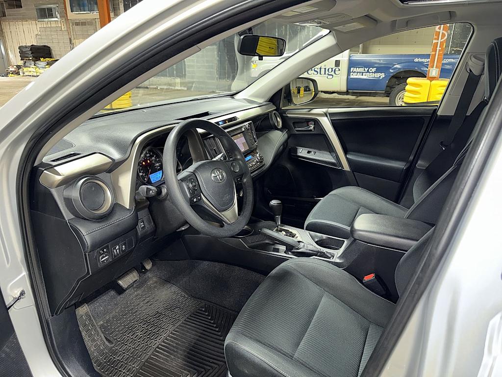 Thumbnail: 2015 Toyota RAV4 - 29