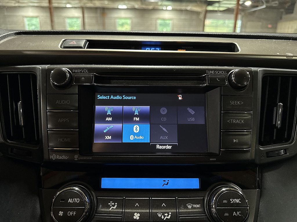 Thumbnail: 2015 Toyota RAV4 - 12