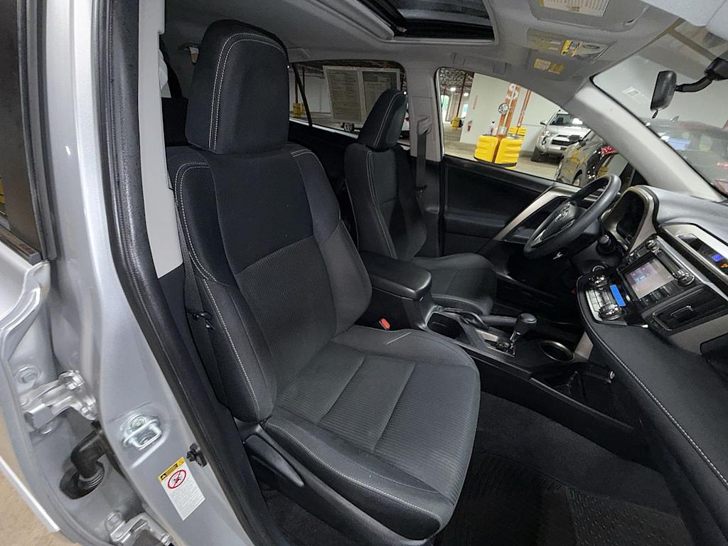 Thumbnail: 2015 Toyota RAV4 - 10