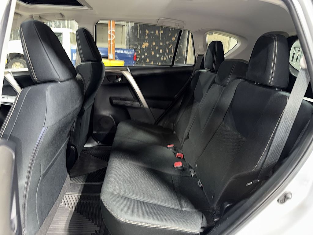 Thumbnail: 2015 Toyota RAV4 - 11