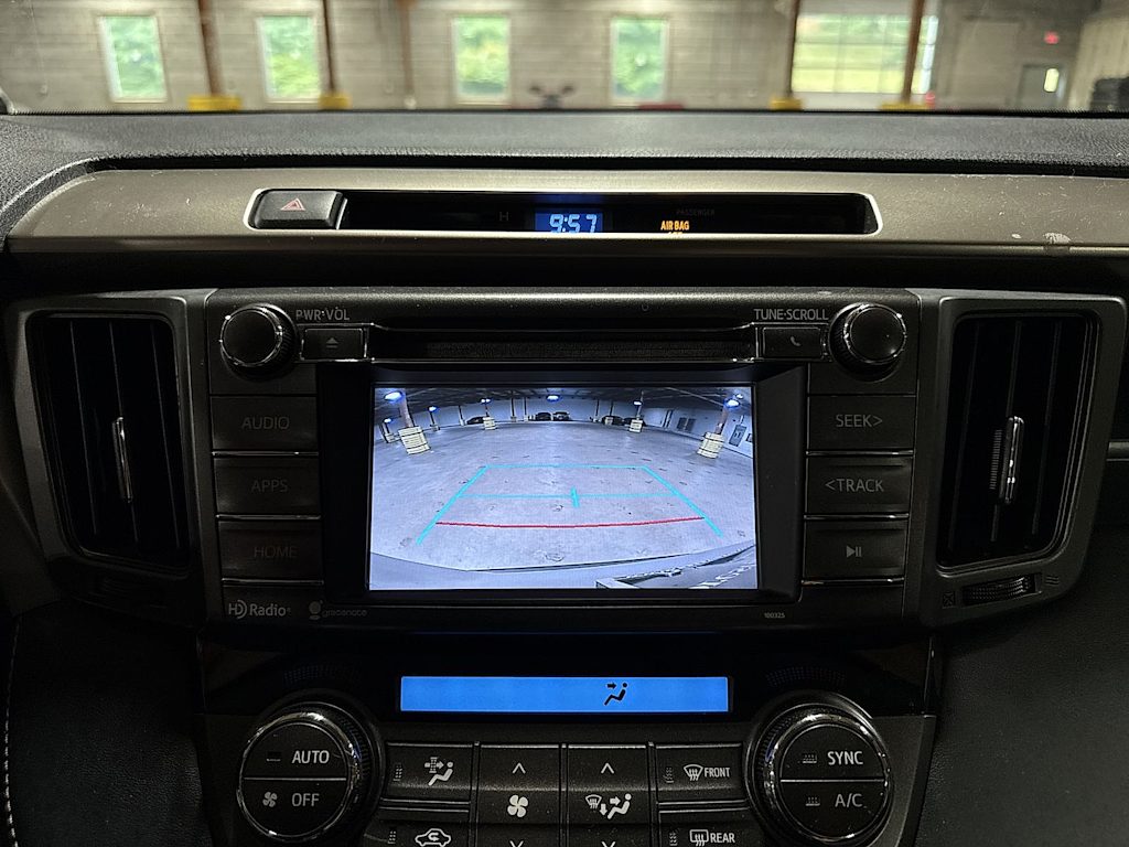 Thumbnail: 2015 Toyota RAV4 - 26