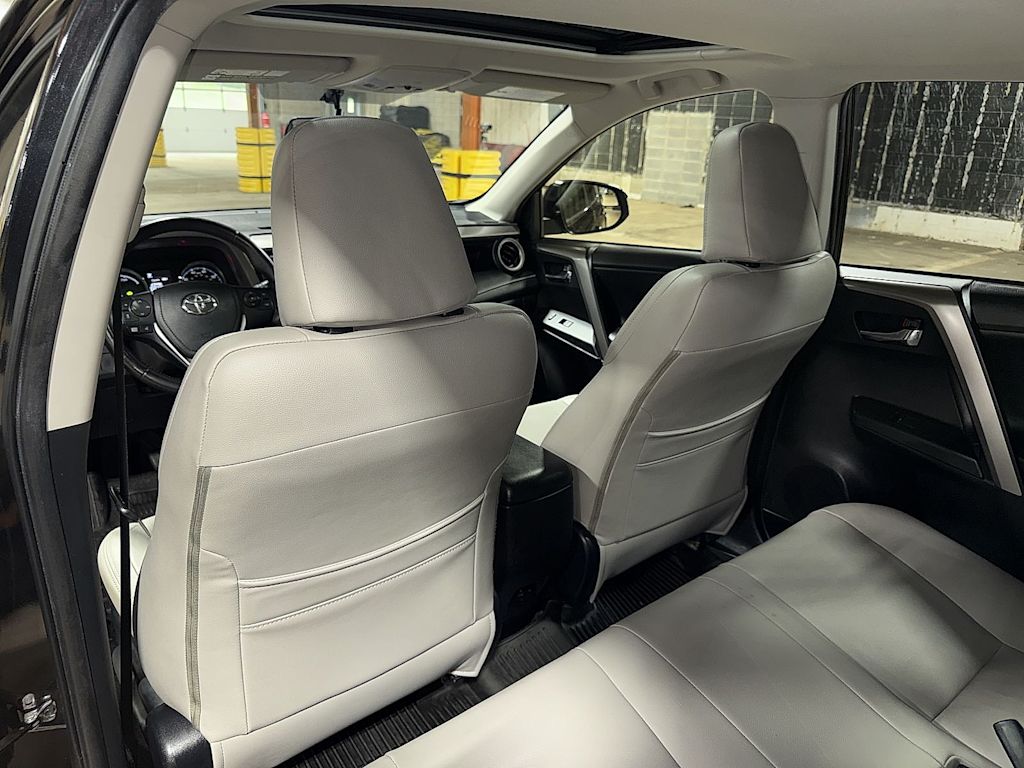 Thumbnail: 2016 Toyota RAV4 - 31